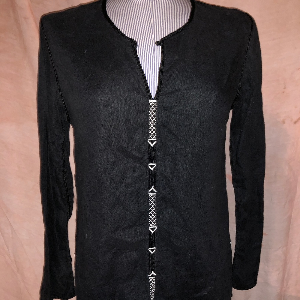 Amazing black linen embroidered white trim tunic S